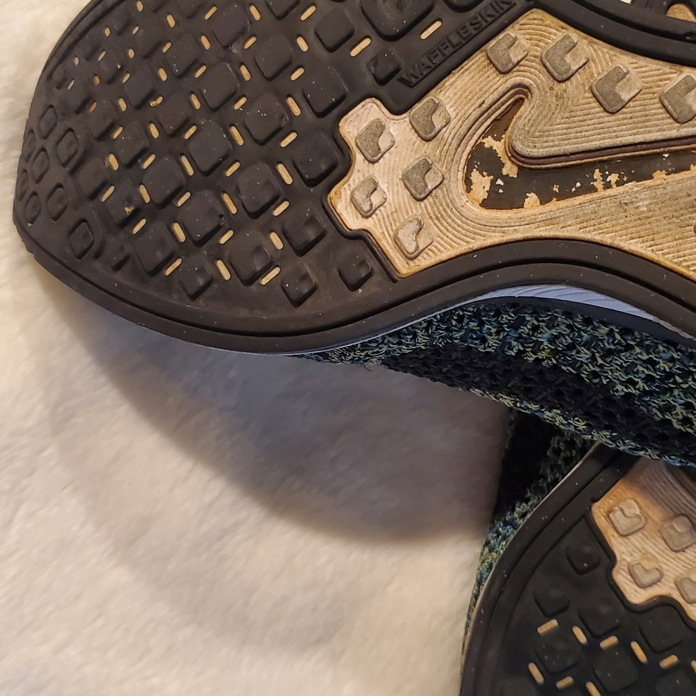 Nike Flyknit Racer - Picture 4 of 12